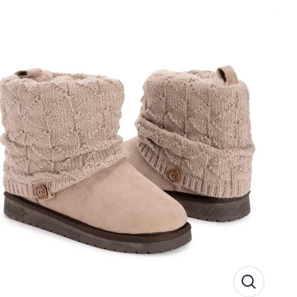 Muk Luks‎ Essentials Women Boots 6W Beige Knit Winter Suede Water Resistant Cozy